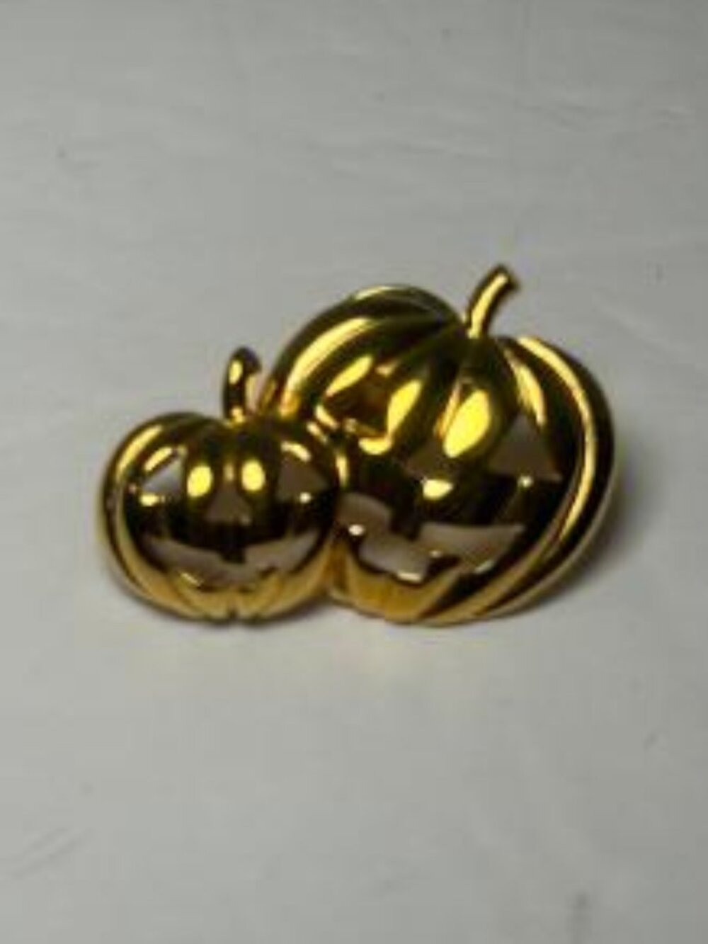 Jack-O-Lantern Halloween Brooch Vintage Avon 1990 Double Pumpkin Gold Tac Pin